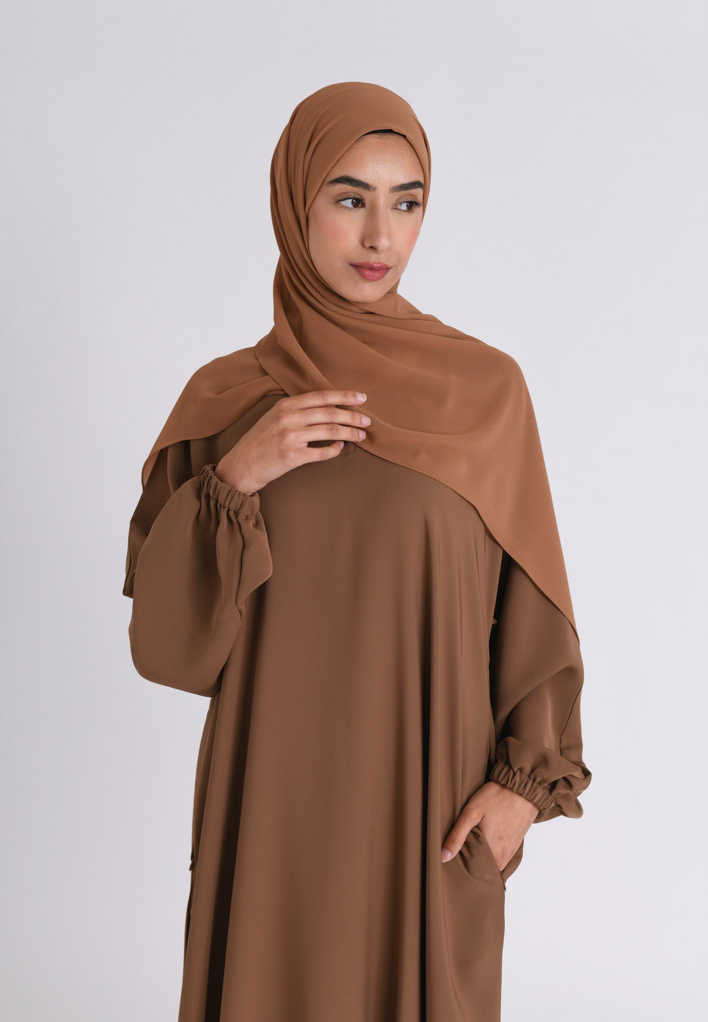 Toffee Closed Abaya with Zip Pockets Cuff Sleeves Premium